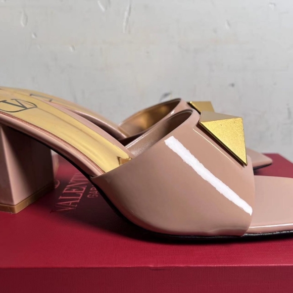 One stud mule sandals in tan - Picture 1 of 5